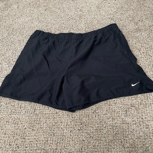 Ladies Nike shorts - Picture 1 of 3